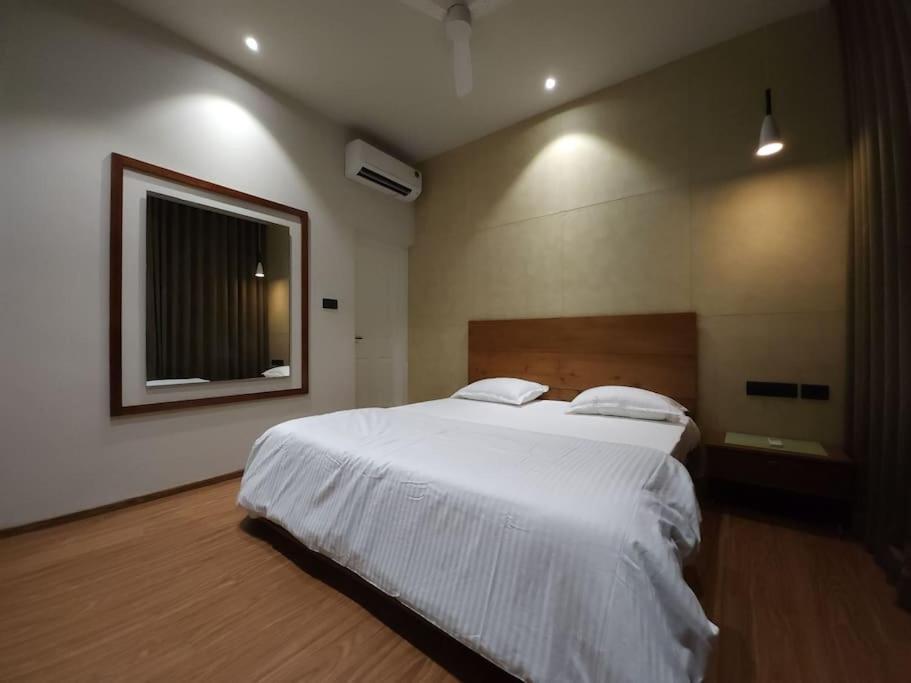 Gulzar 2Bhk Service Apartment, Kannur Buitenkant foto